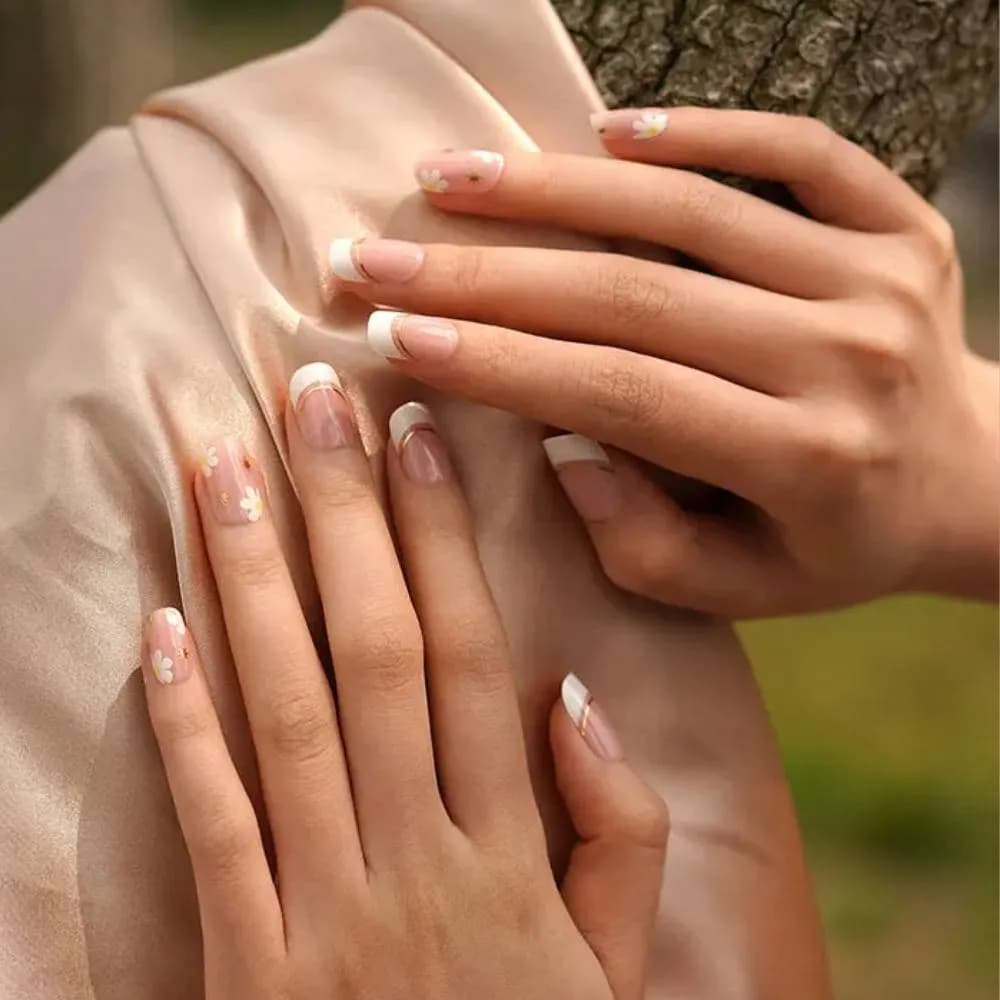 Daisy Sparkles – Semi-Cured Gel Nail Strips