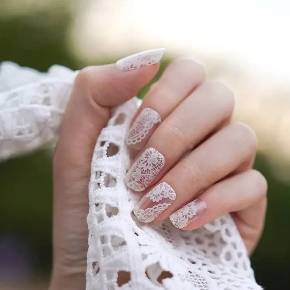 Lace Me Up – Semi-Cured Gel Nail Strips
