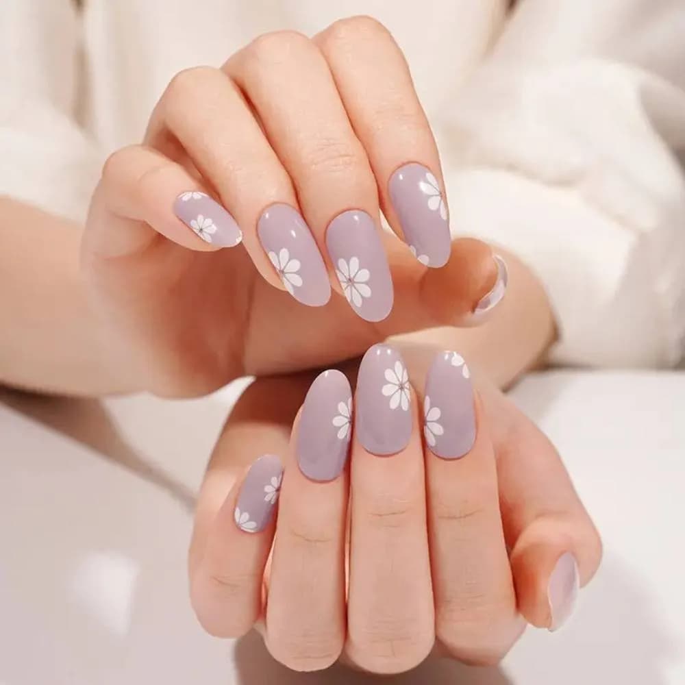 Lilac Daisies – Semi-Cured Gel Nail Strips