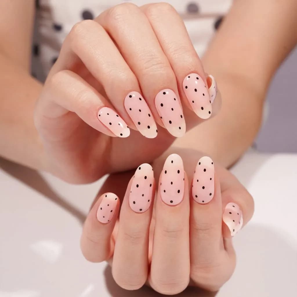 Polka Dots Semi-Cured Gel Nail Strips