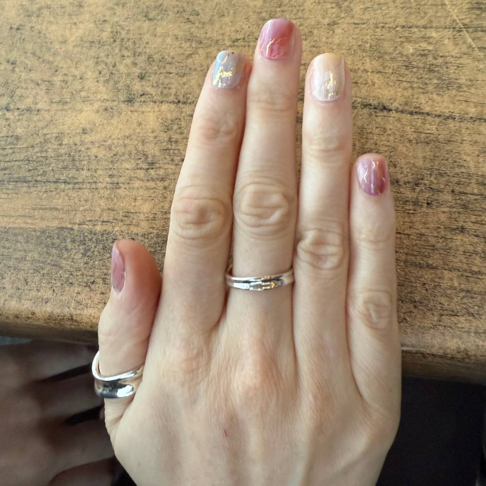 Customer wearing Marble Dreams gel nail strips